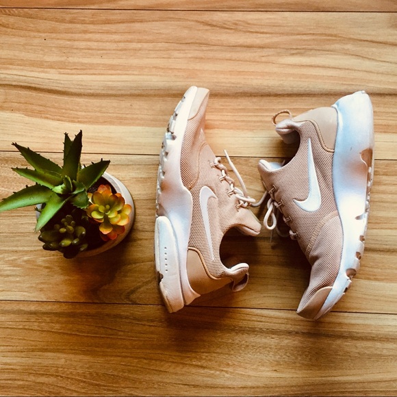 Nike Light Pink Pegasus Zoom - Picture 2 of 8
